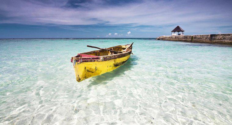 Welches Meer umgibt Jamaika?