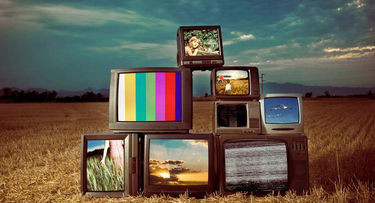 Wann kam der erste Farbfernseher auf den Markt?