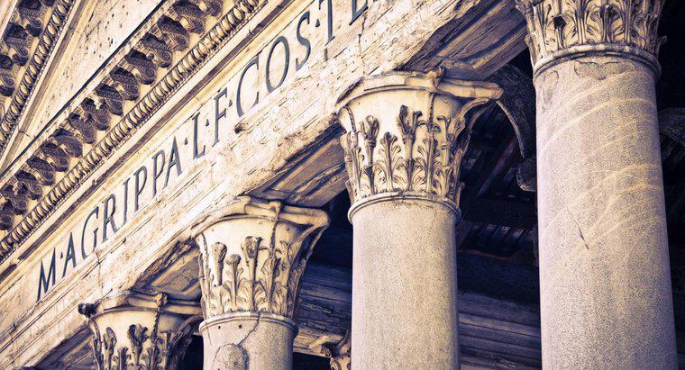 Was sind die Merkmale der römischen Architektur?