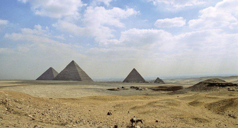 Wann wurde König Khufu geboren und wann starb er?