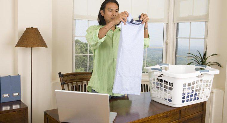 Wie faltet man ein Anzughemd?