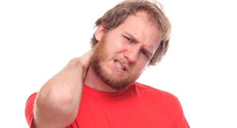 Was sind die Hauptsymptome einer Bandscheibenvorwölbung im Nacken?