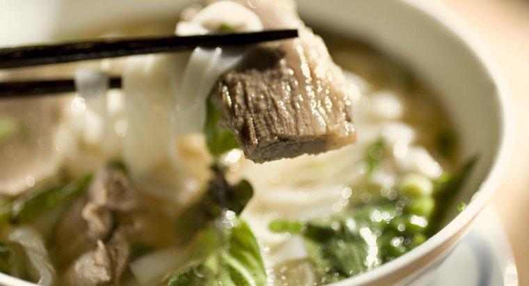 Wie viele Kalorien hat Pho Suppe?