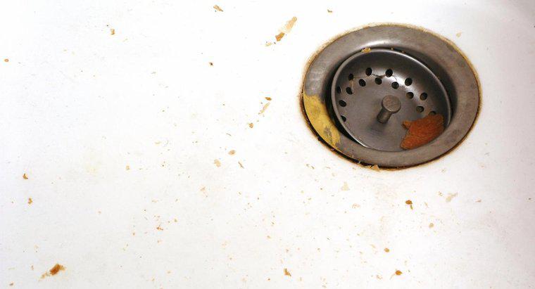 Wie reinigt man stinkende Waschbeckenabflüsse?