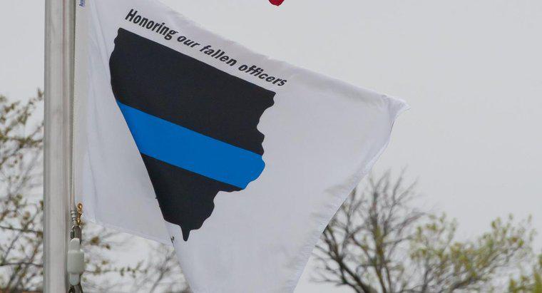 Welche Flagge ist schwarz mit einem horizontalen blauen Streifen?