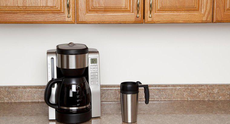 Wie reinigt man eine Kaffeemaschine ohne Essig?