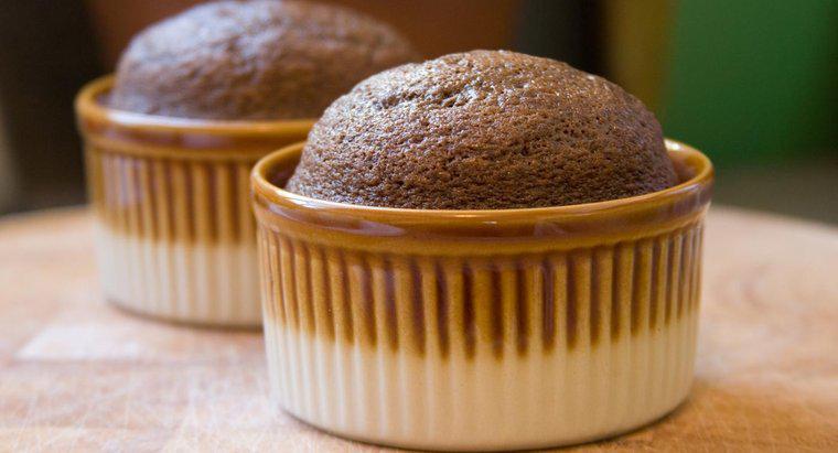 Wie verwandelt man eine gelbe Kuchenmischung in Schokolade?