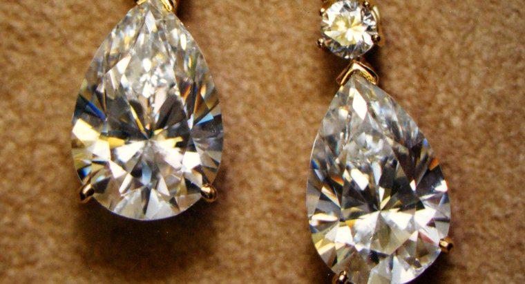 Wie reinigt man Diamantohrringe richtig?
