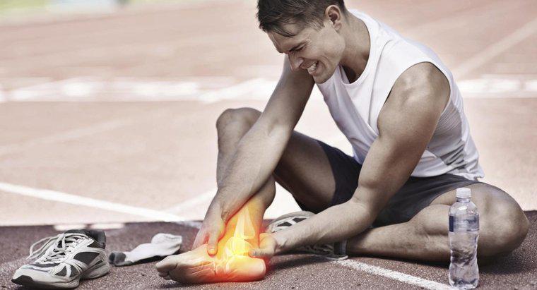 Was sind einige Ursachen für brennende Schmerzen im Knöchelknochen?