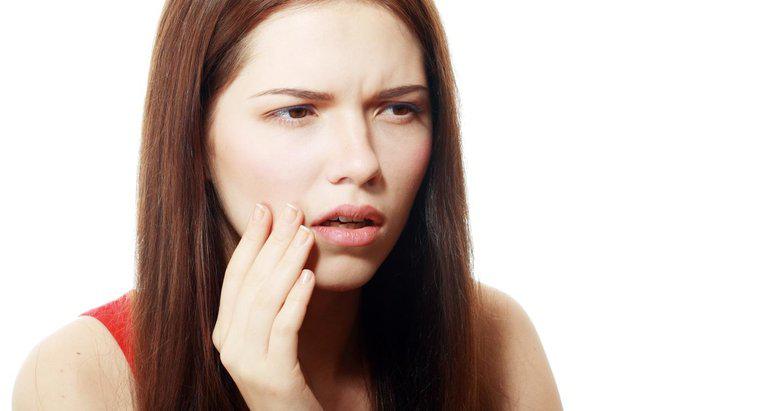 Was verursacht eine Blutblase auf der Lippe?