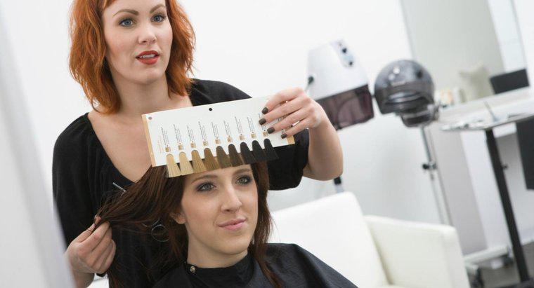 Wie viel kostet es, Ihre Haare in einem Salon zu färben?