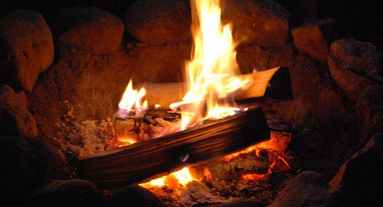 Bei welcher Temperatur beginnt Holz zu brennen?