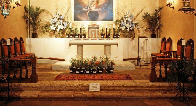 Wozu dient ein Altar in einer Kirche?