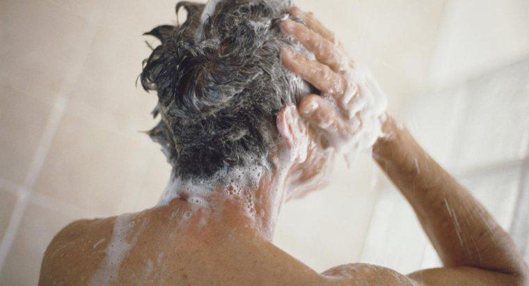 Welche Art von Shampoo hilft, Pickel auf der Kopfhaut loszuwerden?