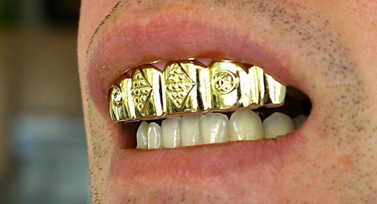 Wie macht man zu Hause goldene Zähne?