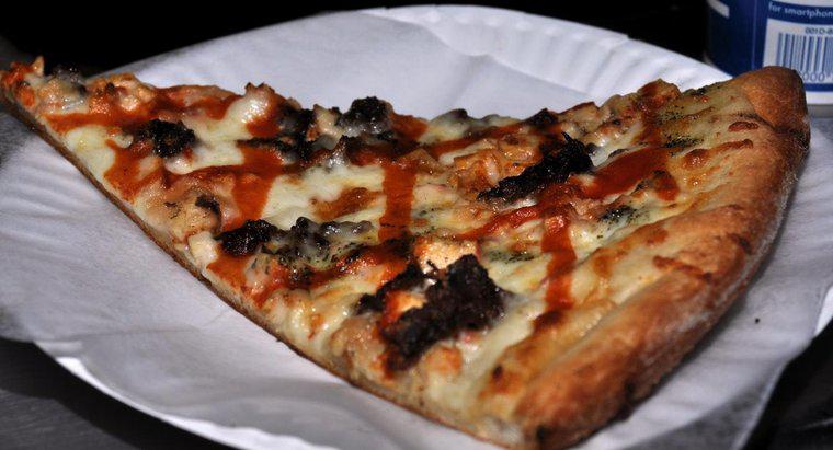Wie viele Kalorien hat ein Stück Pizzeria-Pizza?