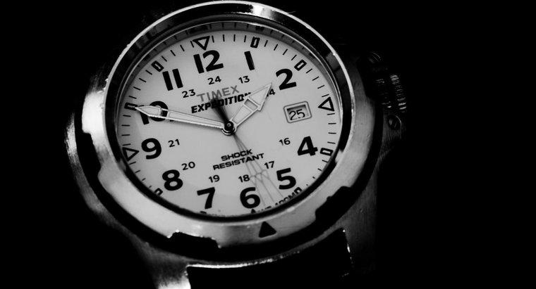 Wie stellt man das Datum für eine Timex Expedition Indiglo Uhr ein?