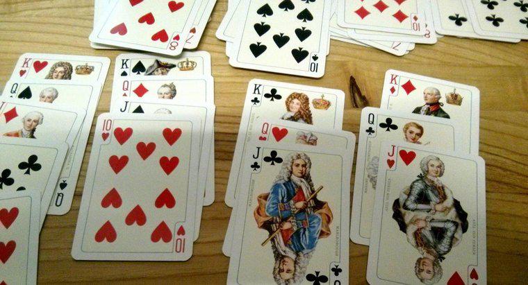 Was sind die Anweisungen für ein einfaches Solitaire-Kartenspiel?