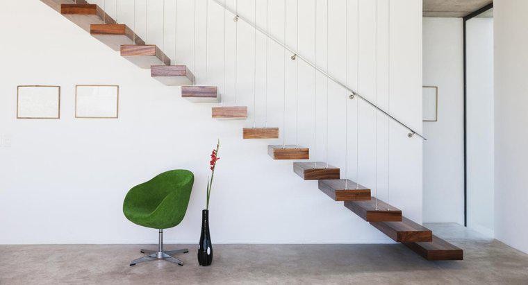 Wie bewegt man schwere Möbel Treppen hinauf?