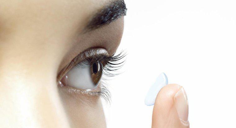 Wie nimmt man harte Kontaktlinsen heraus?