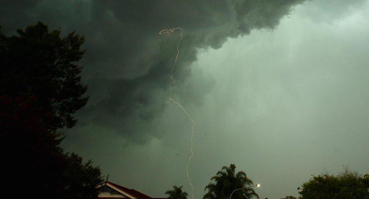 Wie hängen Gewitter und Tornados zusammen?