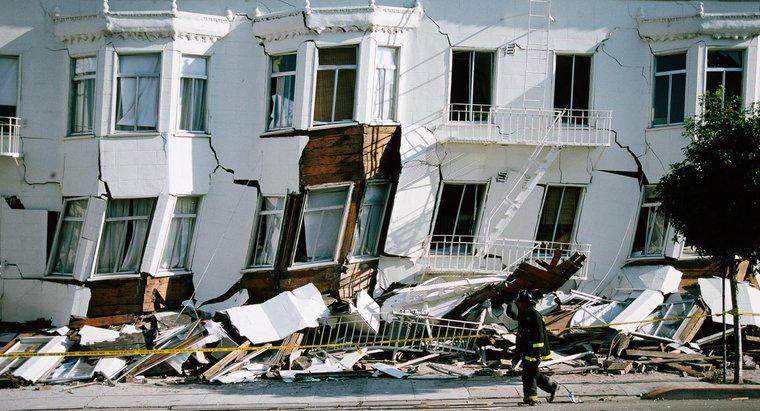 Wie verursachen Erdbeben Schäden?