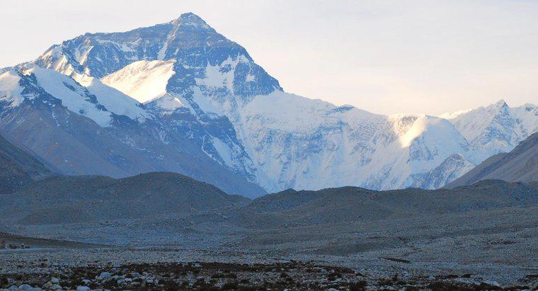 Wie viele Meilen hoch ist der Mount Everest?