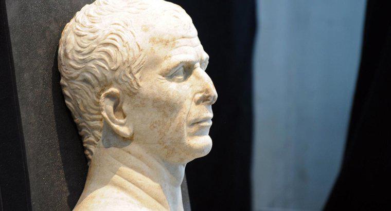 Was sind einige schlechte Dinge an Julius Caesar?
