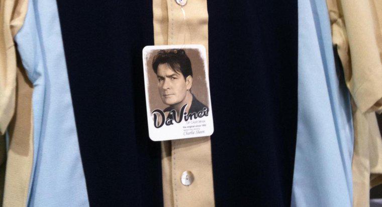 Welche Marke tragen die Shirts von Charlie Sheen in "Two and a Half Men"?