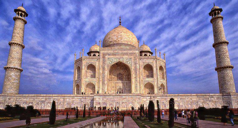 Wann wurde das Taj Mahal gebaut?