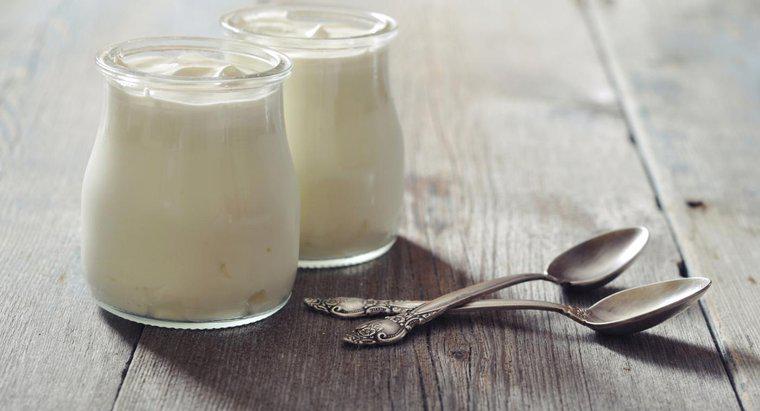 Was sind einige Marken von fettarmen, zuckerarmen Joghurt?