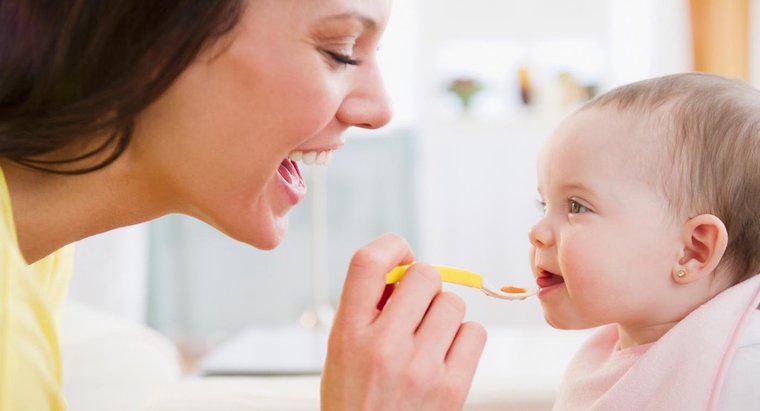 Wie viel Nahrung brauchen Babys laut der Gerber-Babyfütterungstabelle?