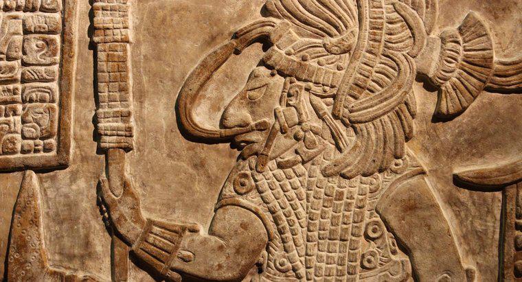 Wie wurde die Regierung im Aztekenreich aufgebaut?