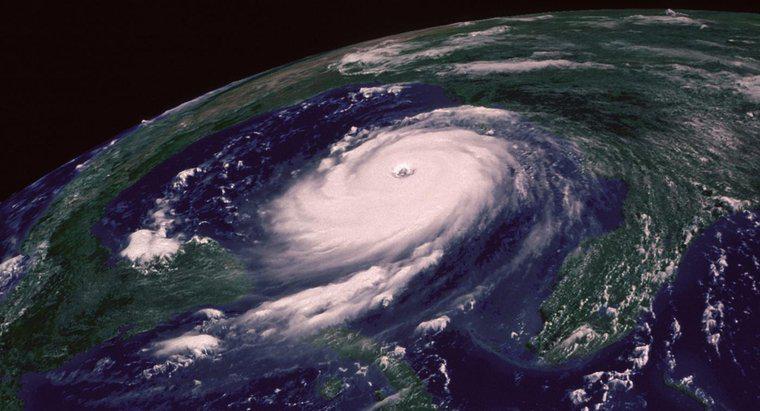 Wie werden Hurrikanpfade projiziert?