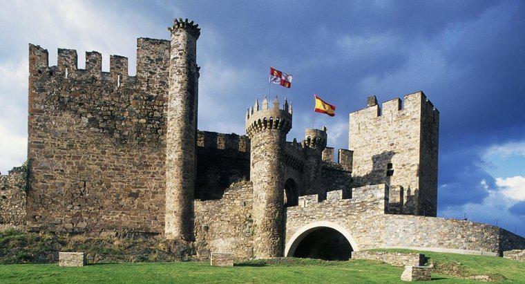 Wer lebte im Mittelalter auf Burgen?