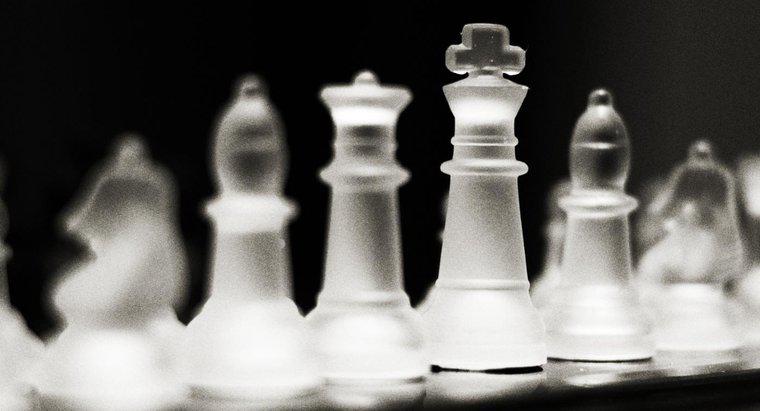 Kann ein König eine Schachfigur nehmen?