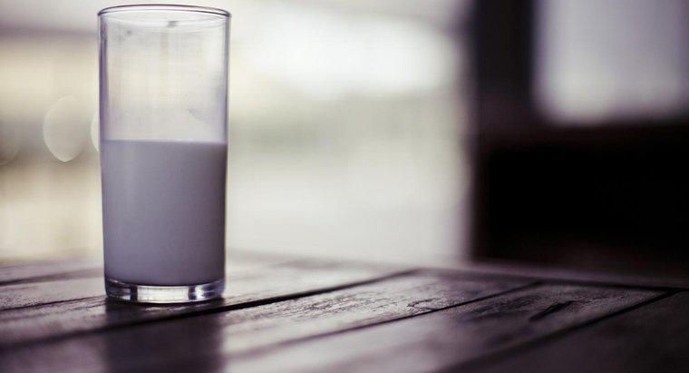 Wie lange kann Milch aussitzen, bevor sie verdirbt?
