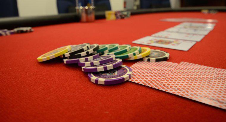 Dealen Sie Poker nach links oder rechts?