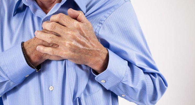 Zeigen gleichzeitige Brust- und Rückenschmerzen einen Herzinfarkt an?