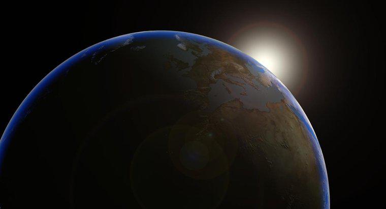 Wie lange braucht die Erde, um sich um ihre Achse zu drehen?