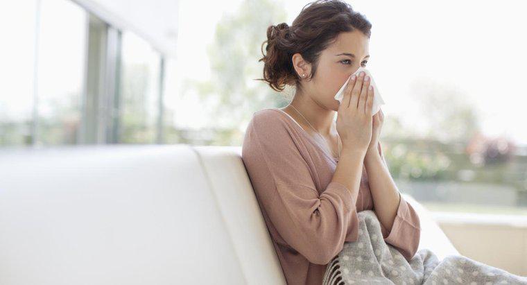 Was sind einige Möglichkeiten, die Symptome einer Erkältung zu behandeln?