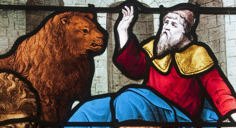 Was sind einige der symbolischen Verwendungen von Lions in der Bibel?