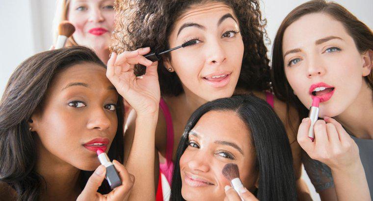 Was sind einige von Dermatologen empfohlene Make-up-Marken?