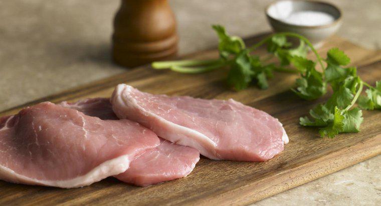 Wie lange kochen Sie Schweinekoteletts ohne Knochen im Ofen?