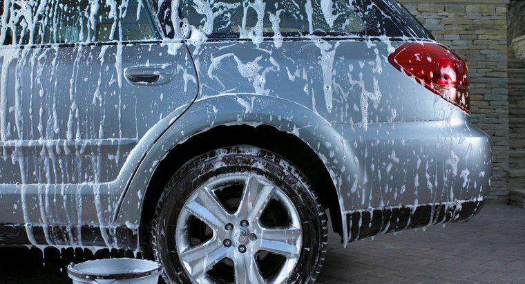 Kann ich mein Auto mit Spülmaschinenseife waschen?