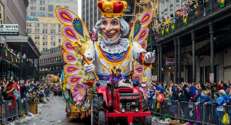 Wann war die erste Mardi Gras Parade in New Orleans?