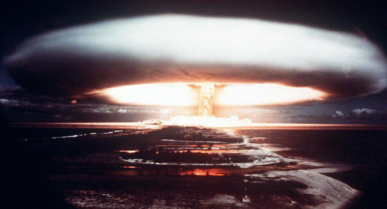 Was sind die Vor- und Nachteile von Atomwaffen?