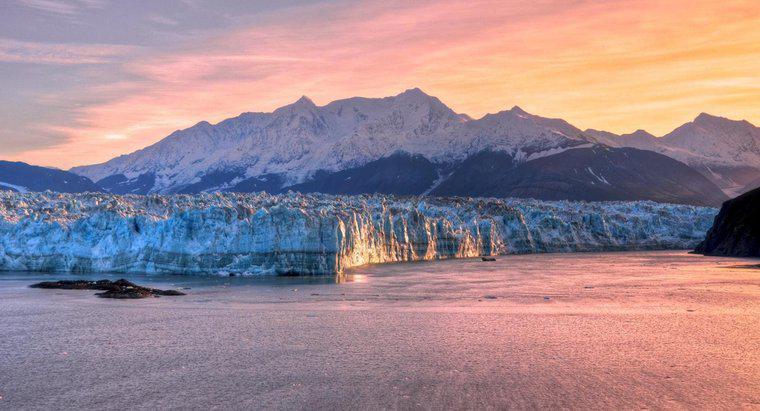 Was sind einige interessante Fakten über den Hubbard-Gletscher?