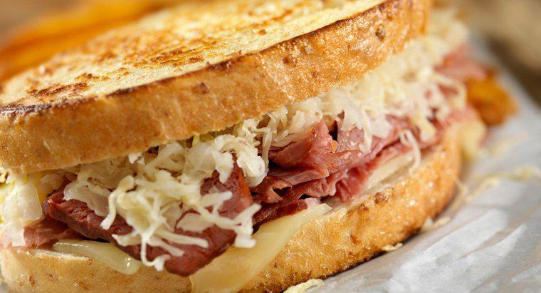 Wer hat das Reuben-Sandwich erfunden?