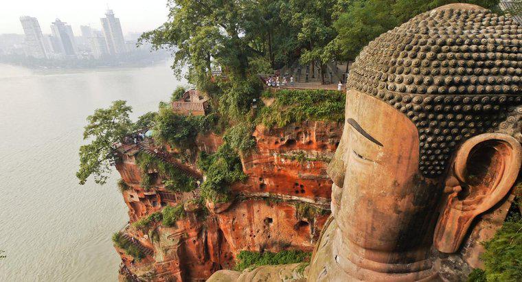 Ist der Buddhismus monotheistisch oder polytheistisch?